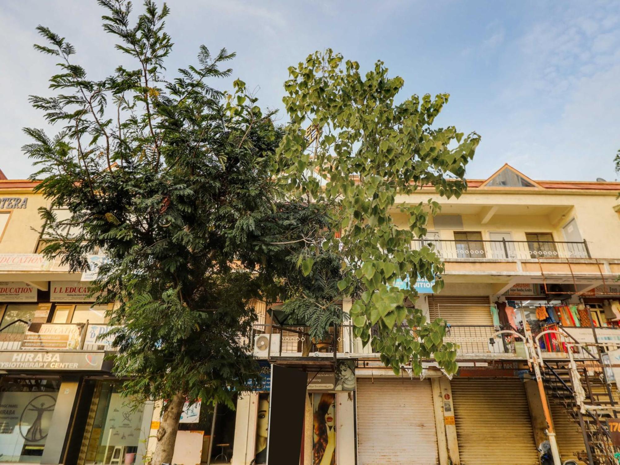 Hotel O Kb Villa Ахмедабад Екстериор снимка